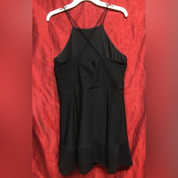 Black twik cross back fluttery above the knee dress - Picture 2 of 6